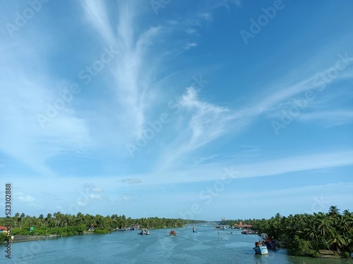 Foto Beautiful backwater scene in Kerala