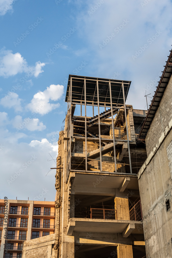 Obraz premium fragments of the urban landscape with houses in the center of Yerevan
