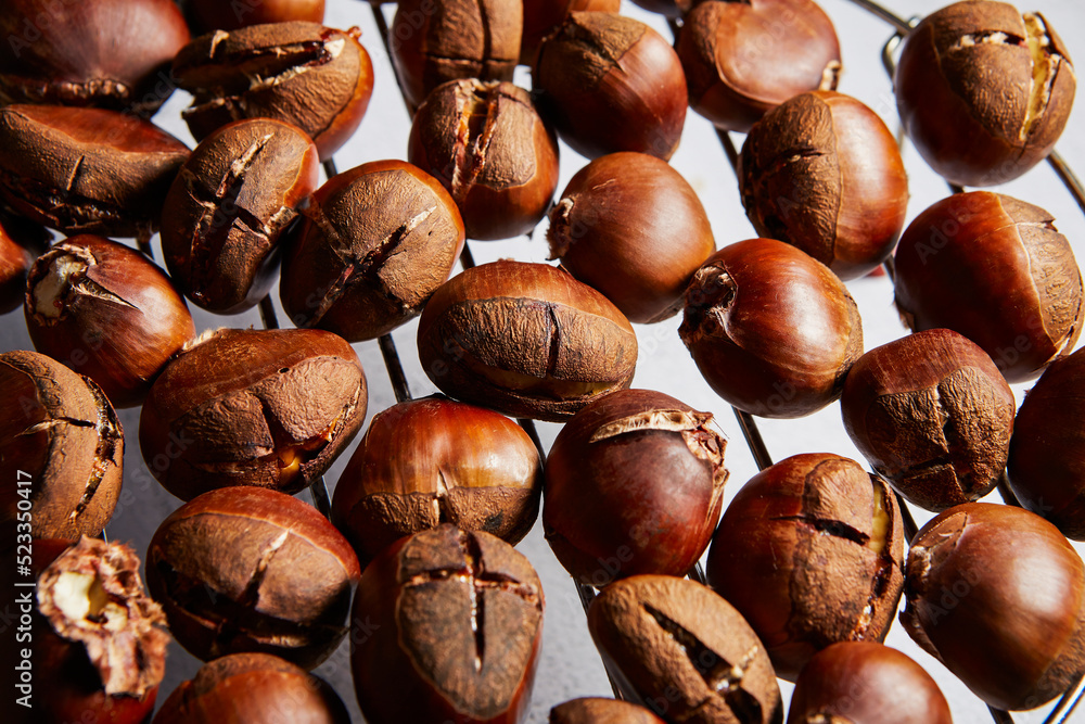 Fototapeta premium Grilled chestnuts, roasted chestnuts