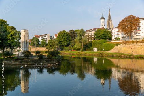 Obraz na płótnie City landscape of Ulm with famous Cathedral in the background w salonie