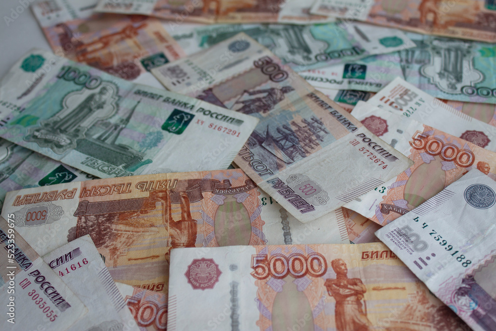 Obraz premium Russian banknotes of different denominations on the plane.