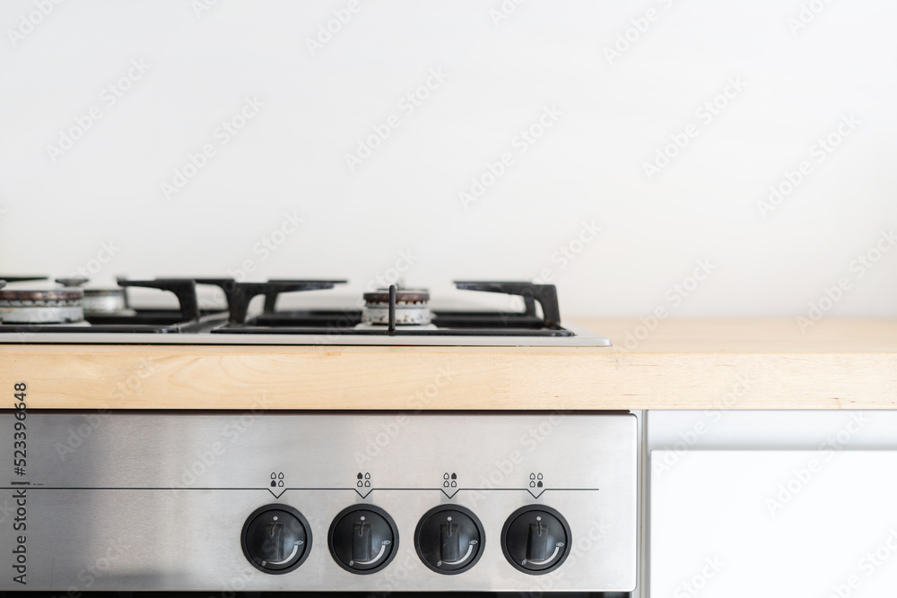 Obraz premium gas stove and control panel of electric oven at modern kitchen