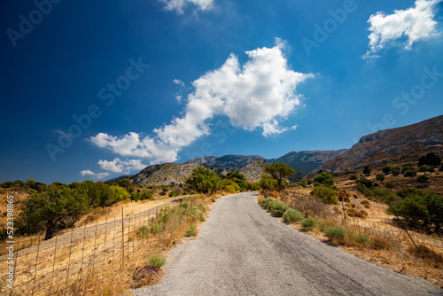 Krajobraz górski. Droga na greckiej wyspie Kos