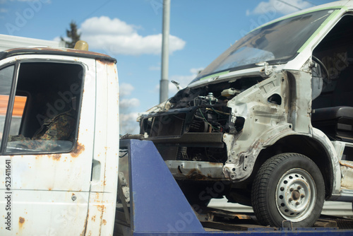 Wrecked car on bannerman. Transportation of car. Car after accident. © Олег Копьёв