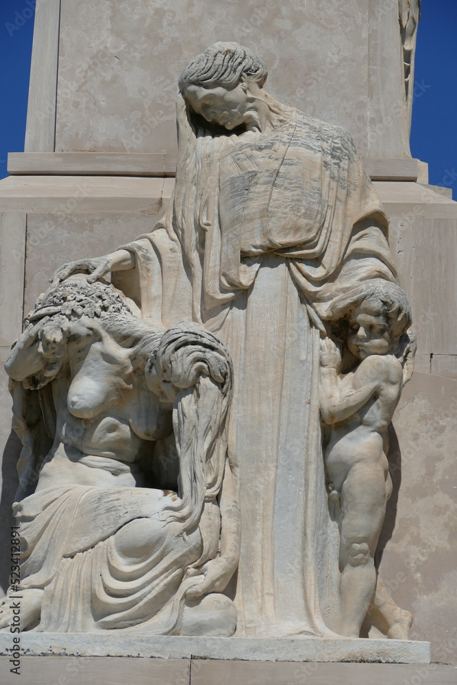 Monumento simbolo nella città di Monopoli. Ricordo marmoreo dei suoi trecento eroi. Sud Italia