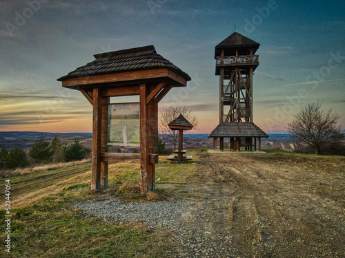 Fototapeta Krajobraz z wieżą widokową w Pruchniku