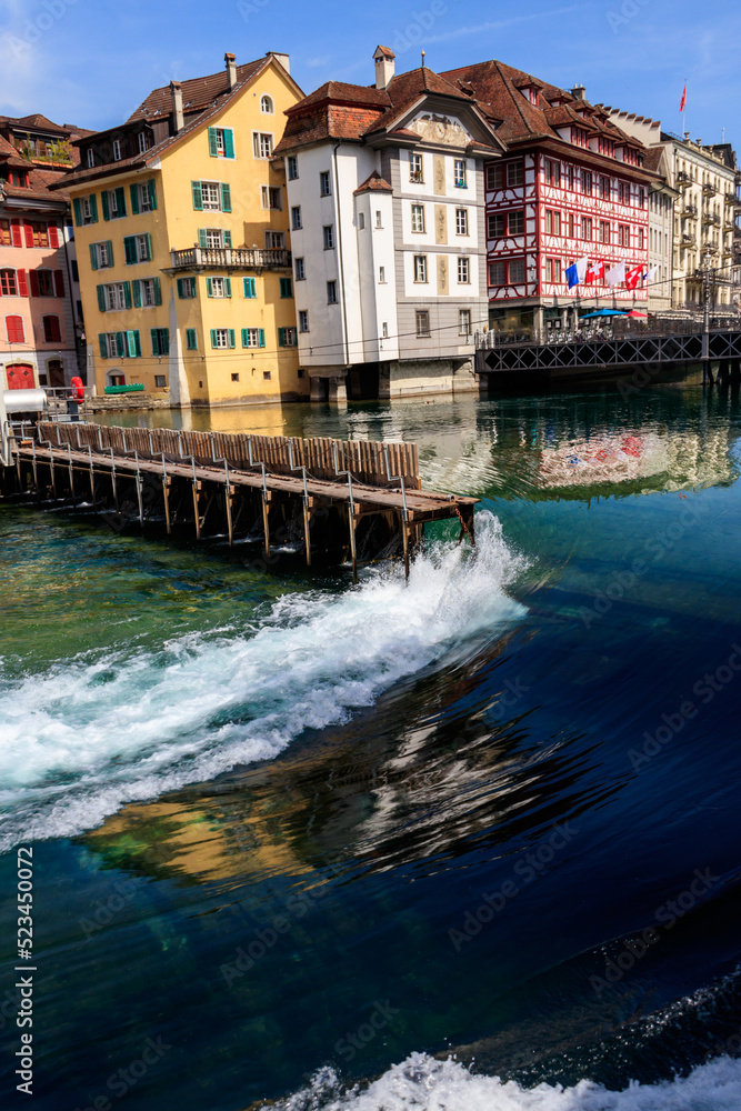 Obraz premium Needle dam in the Reuss river in Lucerne, Switzerland
