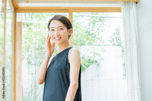 ワンピースを着た日本人女性 Free Download ワンピースを着た日本人女性 - GFXLoad