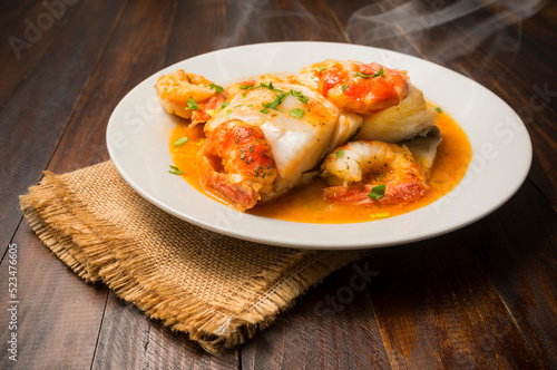 Bacalao con langostinos