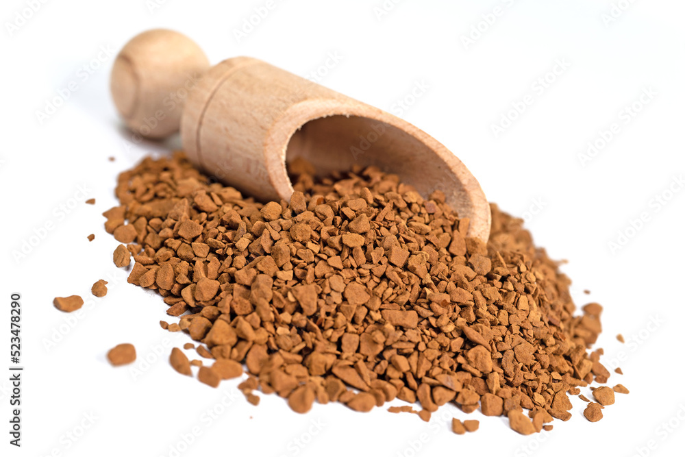 Löslicher Kaffee vor weißem Hintergrund Löslicher Kaffee vor weißem Hintergrund