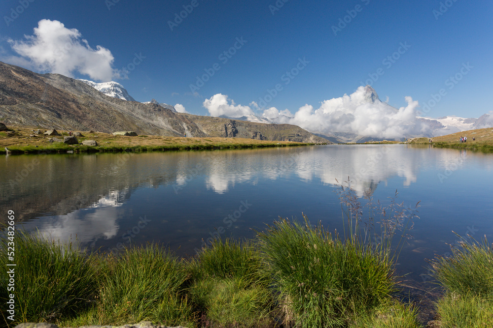 Reflet du cervin dans le lac du Stellisee