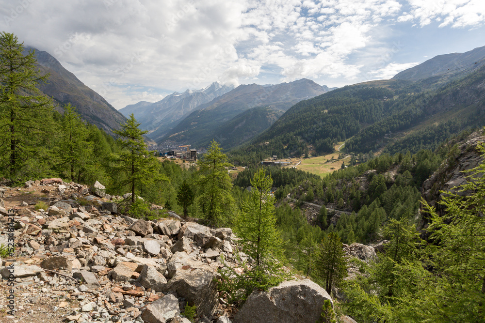 Vue vers Zermatt depuis Furi Vue vers Zermatt depuis Furi