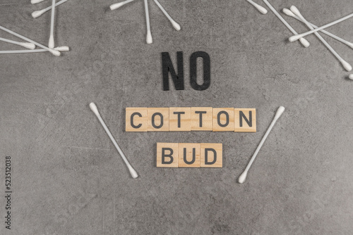 cotton-tiges sur une surface avec les mots no cotton bud