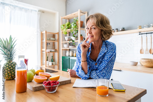 Foto Beautiful mature senior woman at home - Cheerful active mature female person in
