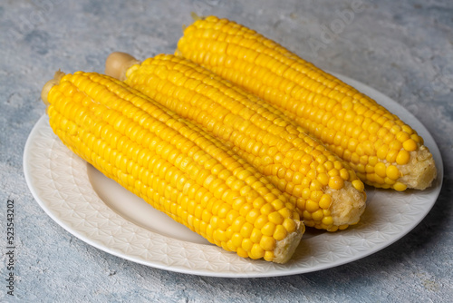 Boiled sweet corn, food con...