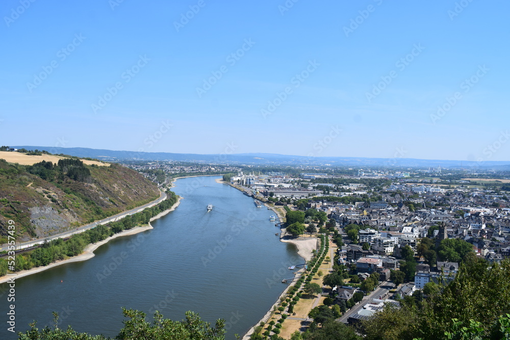 Rhein bei Andernach während der Dürre