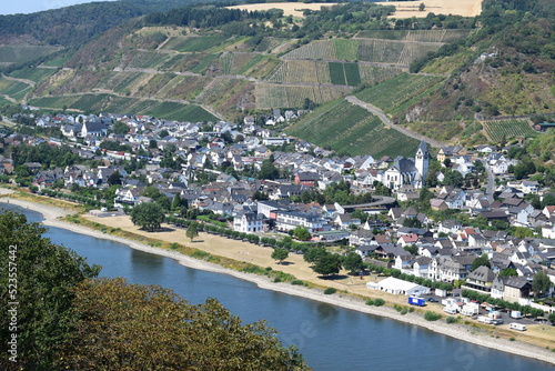 Leutesdorf am Rhein bei Niedrigwasser photo