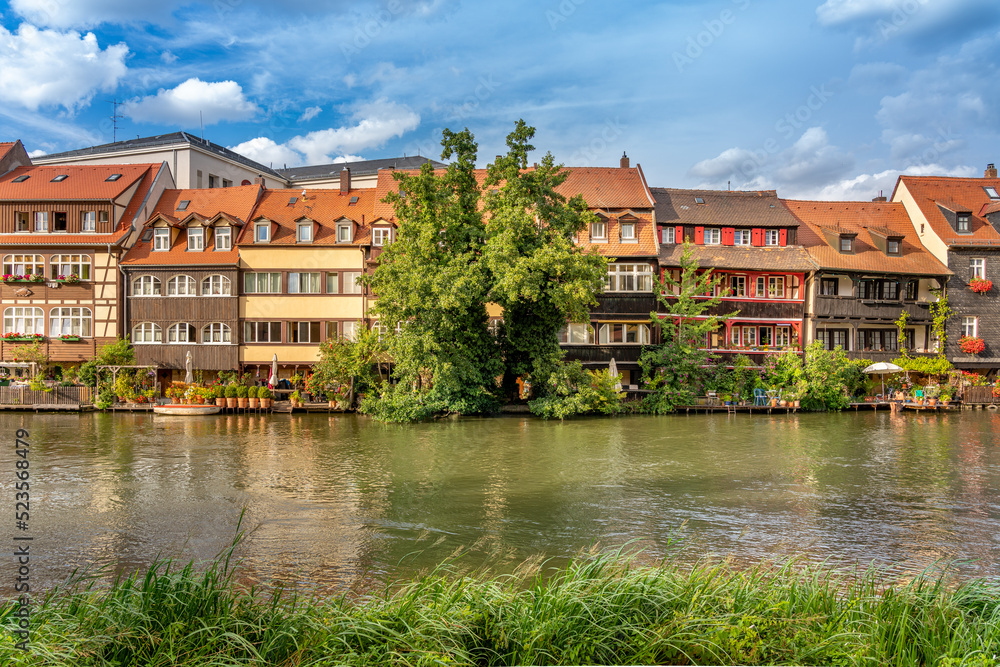 Häuserzeile am Fluss Regnitz in Bamberg