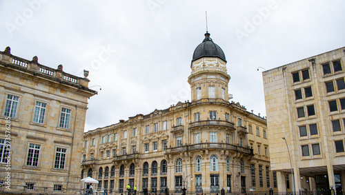 Tarde nublada en la ciudad de Bogotá (COLOMBIA), en el centro histórico en zonas de la Candelaria, plaza Núñez, av jmenez y eje ambiental.  