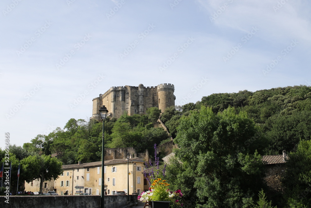 Vue sur le château de Suze- la- Rousse