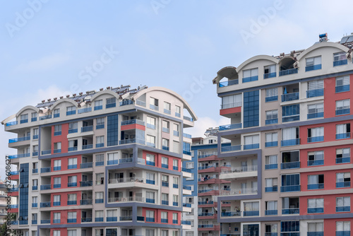 фотографія Residential complex of several houses against the sky.