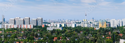 Blick auf Berlin von der Aussichtsplattform Wolkenhain in Marzahn.