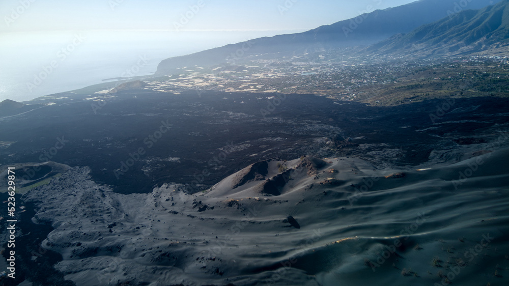 Imágenes aéreas coladas y volcán de La Palma. Volcán Tajogaite o Cumbre Vieja.