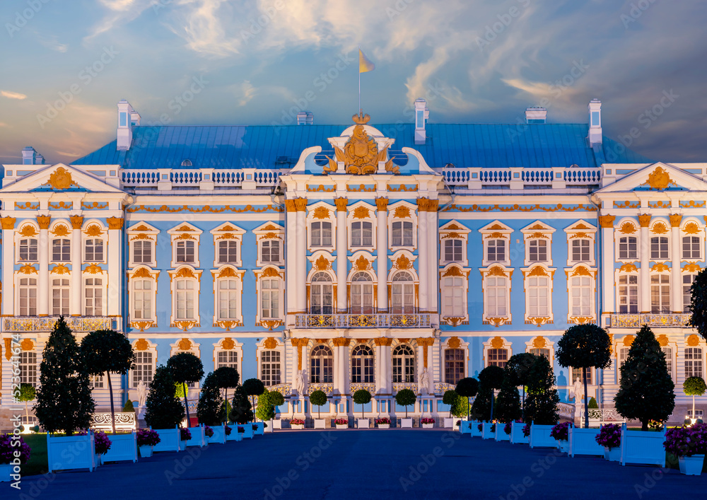Naklejka premium Catherine palace in Tsarskoe Selo (Pushkin) at night, Saint Petersburg, Russia