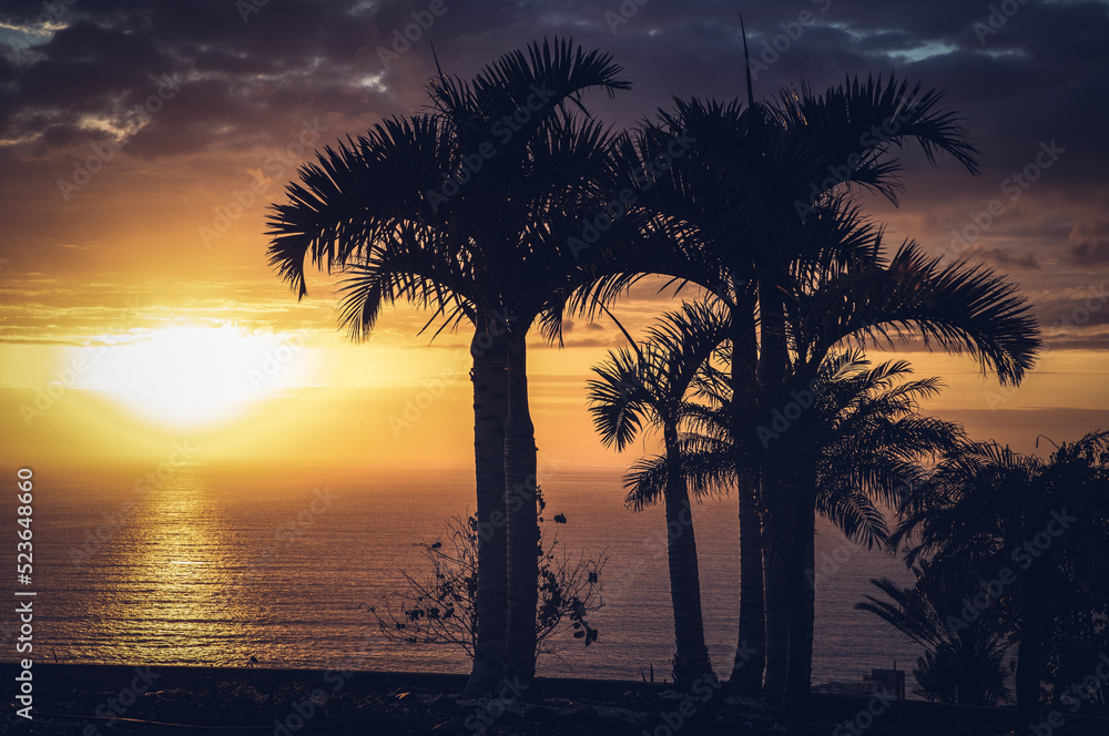 Obraz premium amazing sunset over the sea