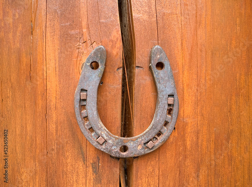 Photos Horseshoe on a wooden crack