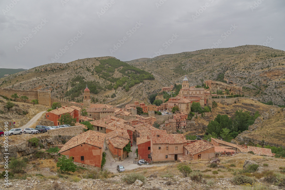Cenital sobre los tejados de las casa de Albarracín junto a las murallas