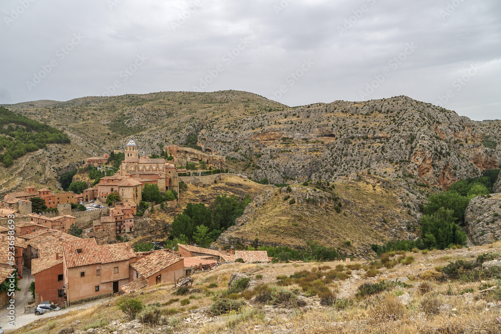 Catedral del Salvador de Albarracín vista panoramica sobre la ciudad