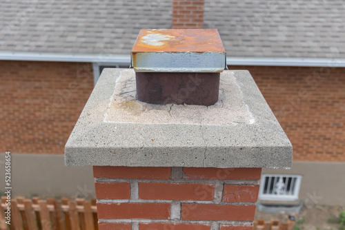 Foto Damaged chimney