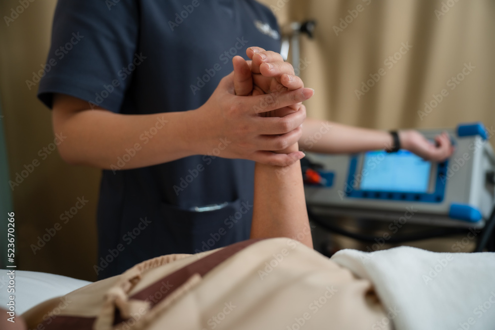 © Jirakul - office syndome healing and recovery © Jirakul - office syndome healing and recovery