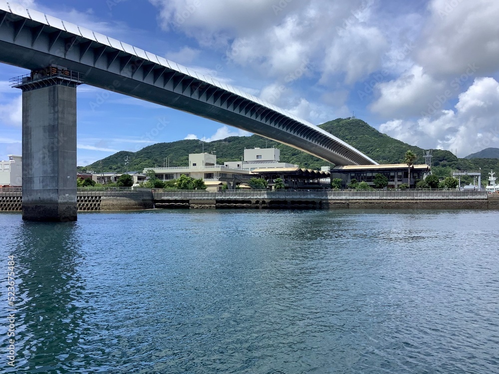 Fototapeta premium Scenery of Ushibuka Port in Amakusa City, which is connected to the Kaseura District by the Ushibuka Haiya Bridge.