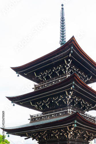 飛騨の匠の技が見られる　飛騨国分寺 三重塔 photo