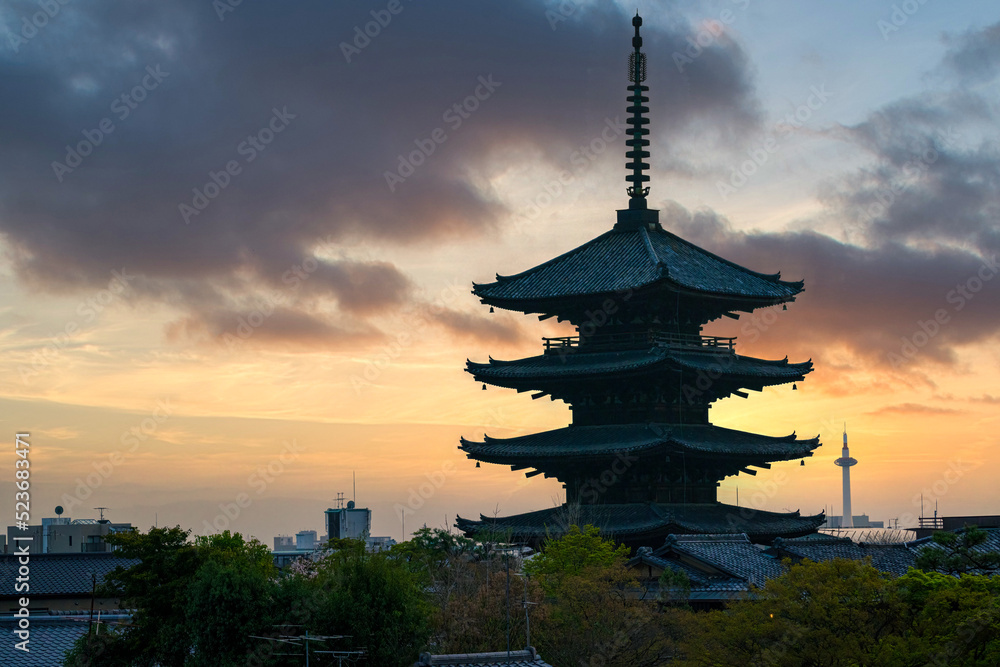 Yasaka Pagoda at dusk.