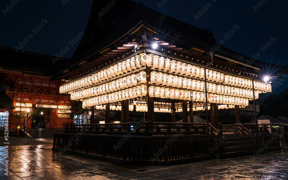 Yasaka Shrine in Higashiyama, Kyoto on a rainy night.