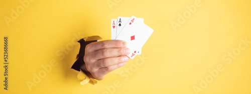 Cuadro en lienzo man hand playing cards