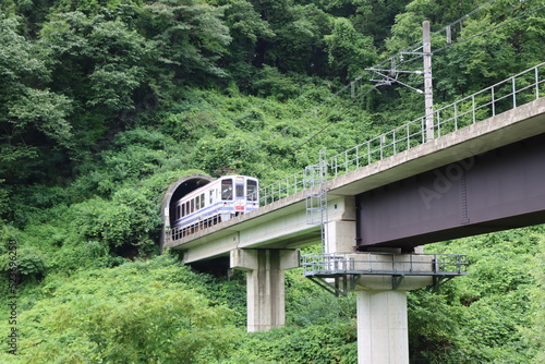 線路とトンネル