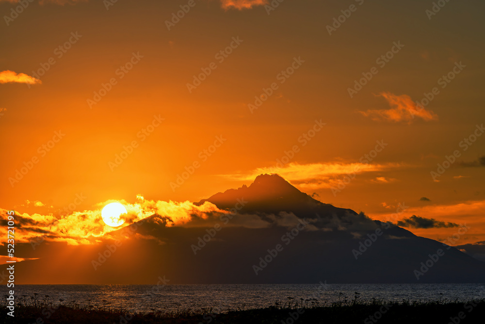 利尻島に沈む太陽