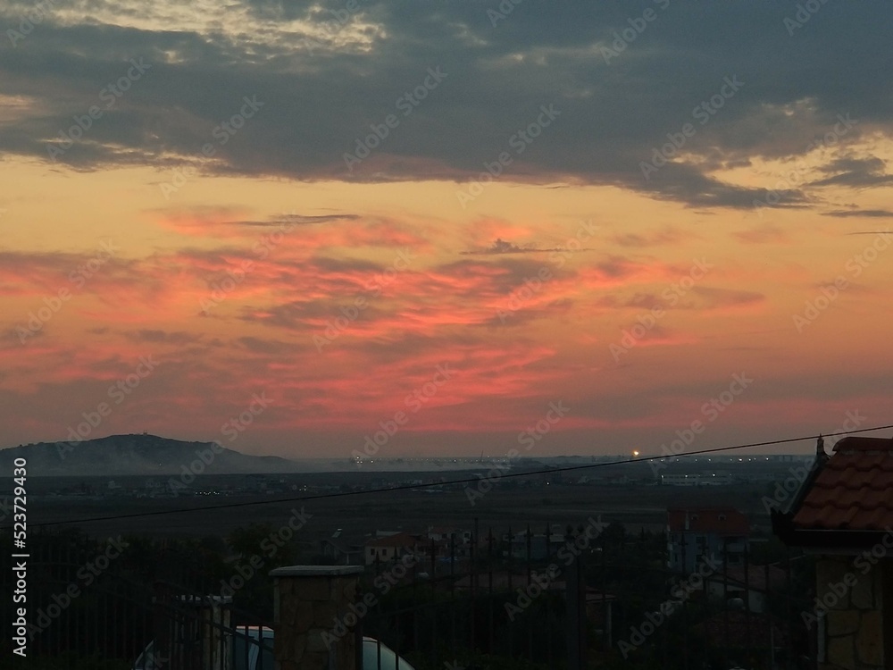 Naklejka premium sunset over the city