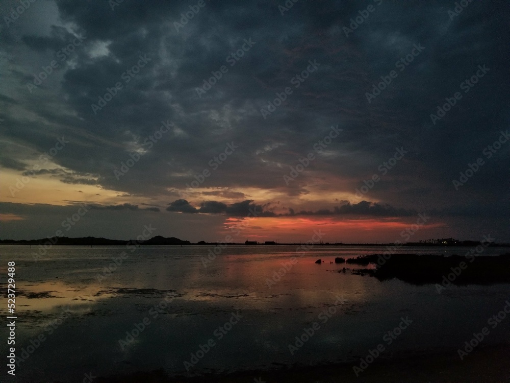 Obraz premium sunset over the sea