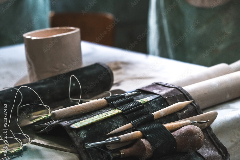 Obraz premium Potter makes dishes from clay, ceramics.Craft,work by hand in the workshop.Do it yourself products from ceramics.Close up of human hands making a clay bowl. Pottery teaching class