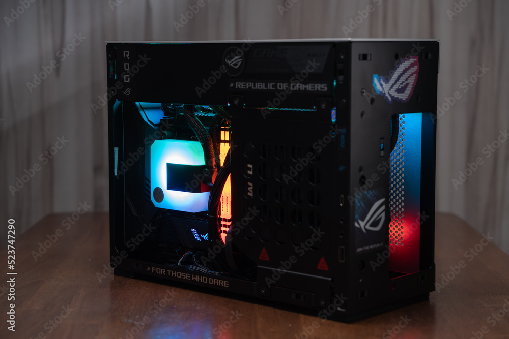 KL, MALAYSIA - June 9th, 2022 : A compact 11-litre ITX PC build by LIAN LI  and DAN CASE, the A4-H2O with ARGB EK CPU water block, powered by intel CPU  Stock-Foto