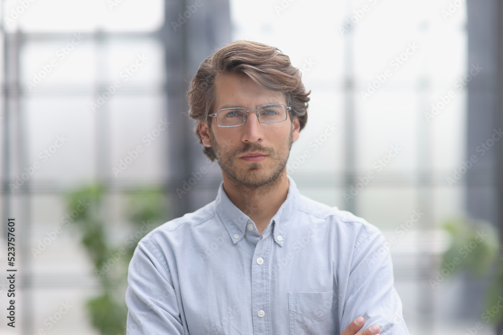 Obraz premium close-up portrait of a young successful businessman in the office