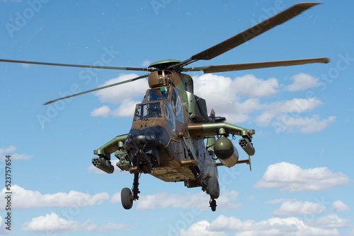 Fototapeta Naklejka Na Ścianę i Meble -  Helicóptero de ataque antitanque Tigre