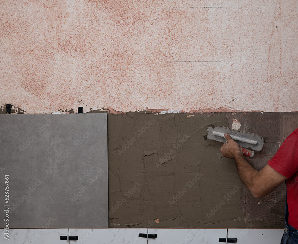Installing ceramic wall tiles with tile levelers. Installing ceramic wall tiles with tile levelers.