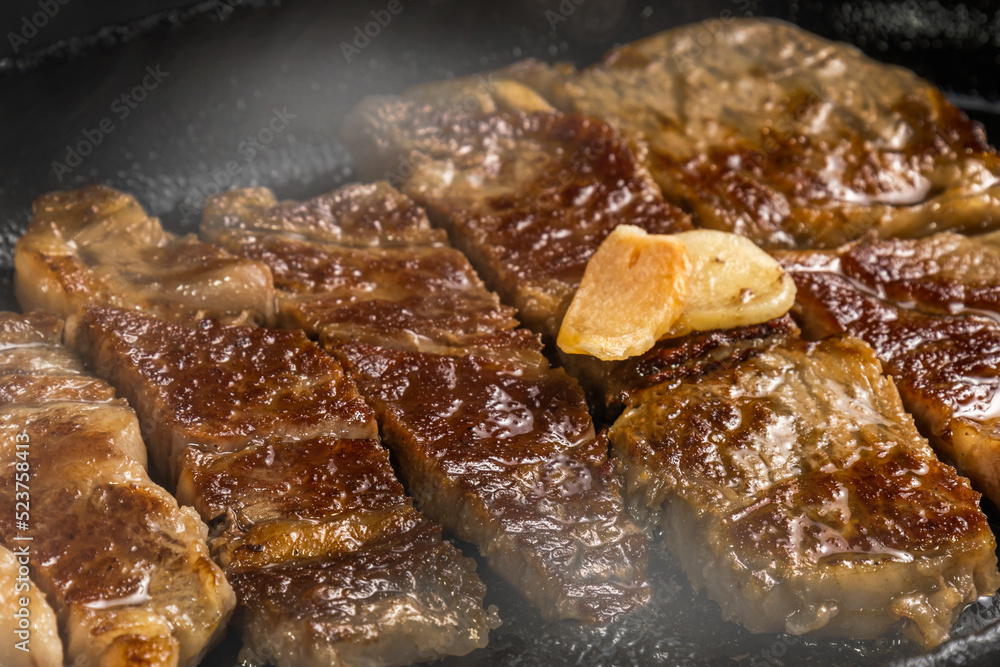 高級グリルステーキ Thick cut luxury fresh beef steak 高級グリルステーキ Thick cut luxury fresh beef steak