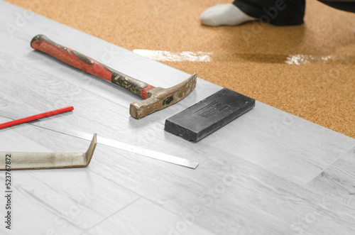 Professional laying of a floor covering - a laminate. Laying laminate on a cork base and tools © Анастасія Шатирова
